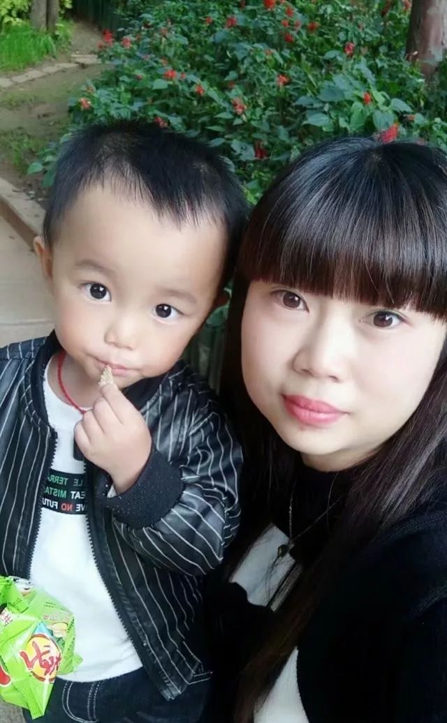 苗莲花创业者赖方莉