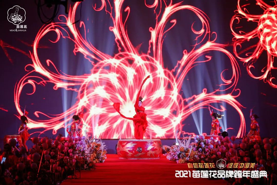 苗莲花绽放之夜