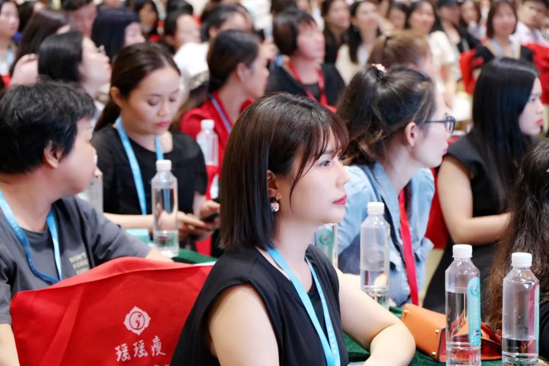 襄盛举，新跨越 | 全球高端抗衰产业变革高峰论坛暨苗莲花创富美双系统产品发布会