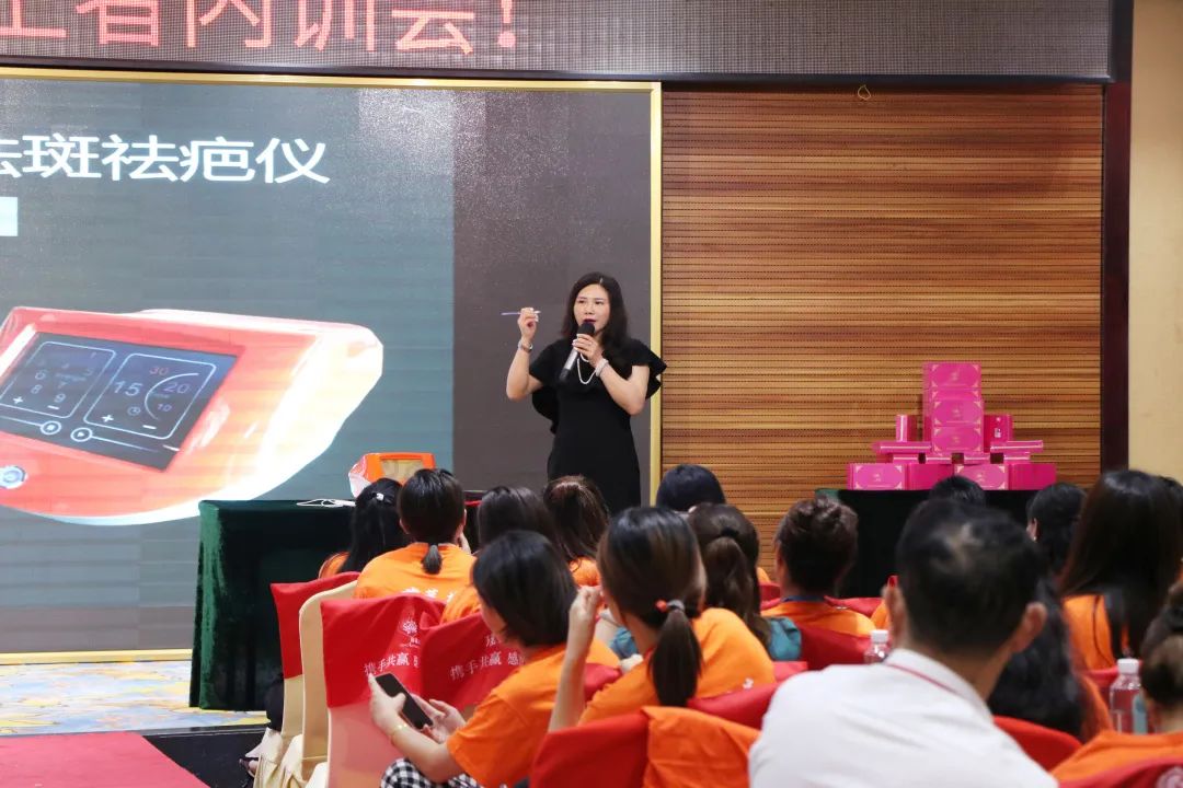 襄盛举，新跨越 | 全球高端抗衰产业变革高峰论坛暨苗莲花创富美双系统产品发布会