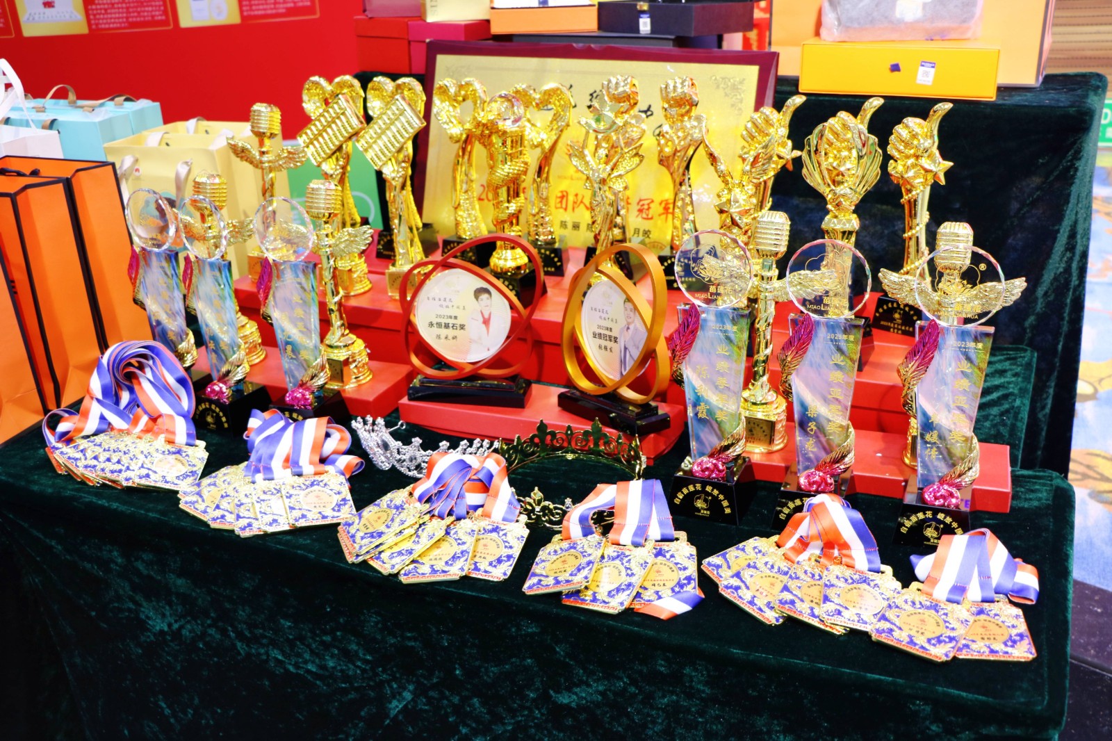 苗莲花开，乘龙起飞 | 2023年度苗莲花员工年终表彰大会