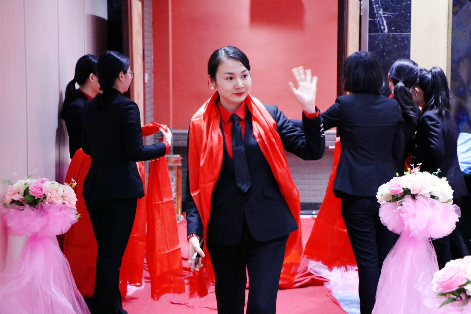 苗莲花开，乘龙起飞 | 2023年度苗莲花员工年终表彰大会