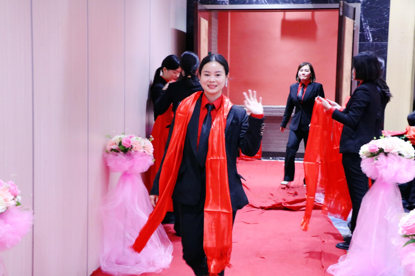 苗莲花开，乘龙起飞 | 2023年度苗莲花员工年终表彰大会