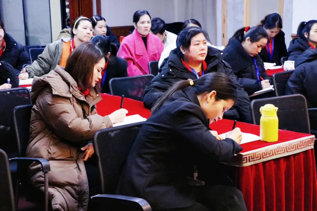 龙年新春，荣耀启航 | 亿佰瑄集团2月员工大会火热召开