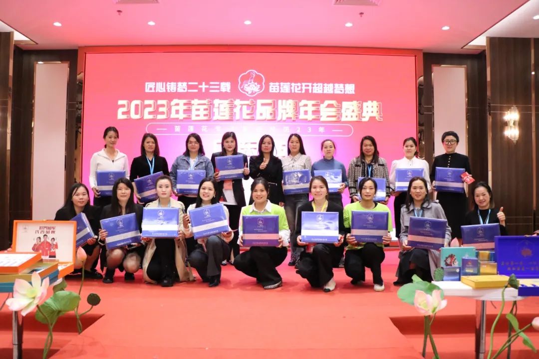 苗莲花专访 | 李雪婷：一个农村宝妈的人生蜕变之路，从迷茫走向成功！