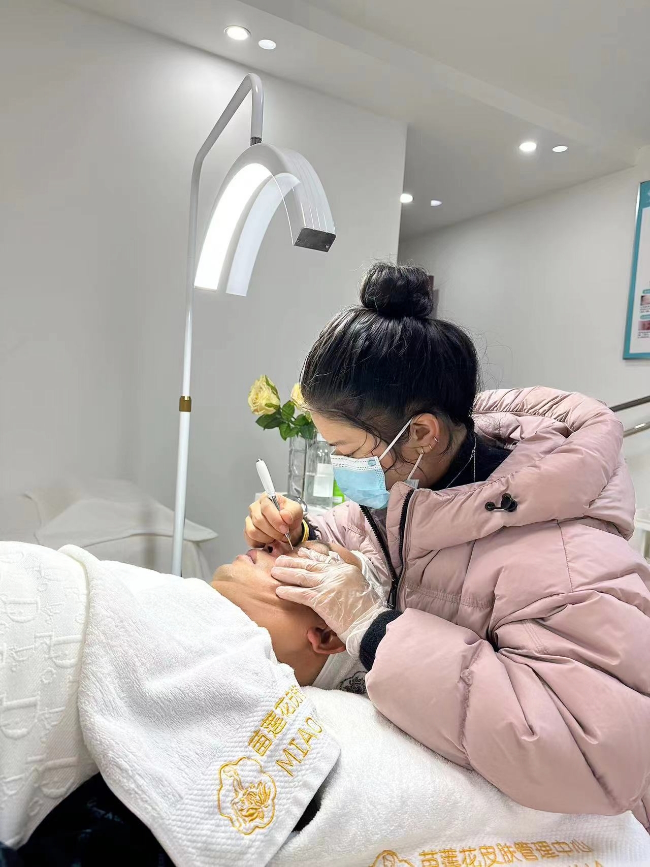 苗莲花专访 | 周利：终结十几年肌肤问题，在苗莲花迎来美丽新生！