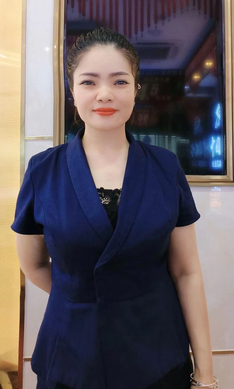 苗莲花专访 | 周利：终结十几年肌肤问题，在苗莲花迎来美丽新生！
