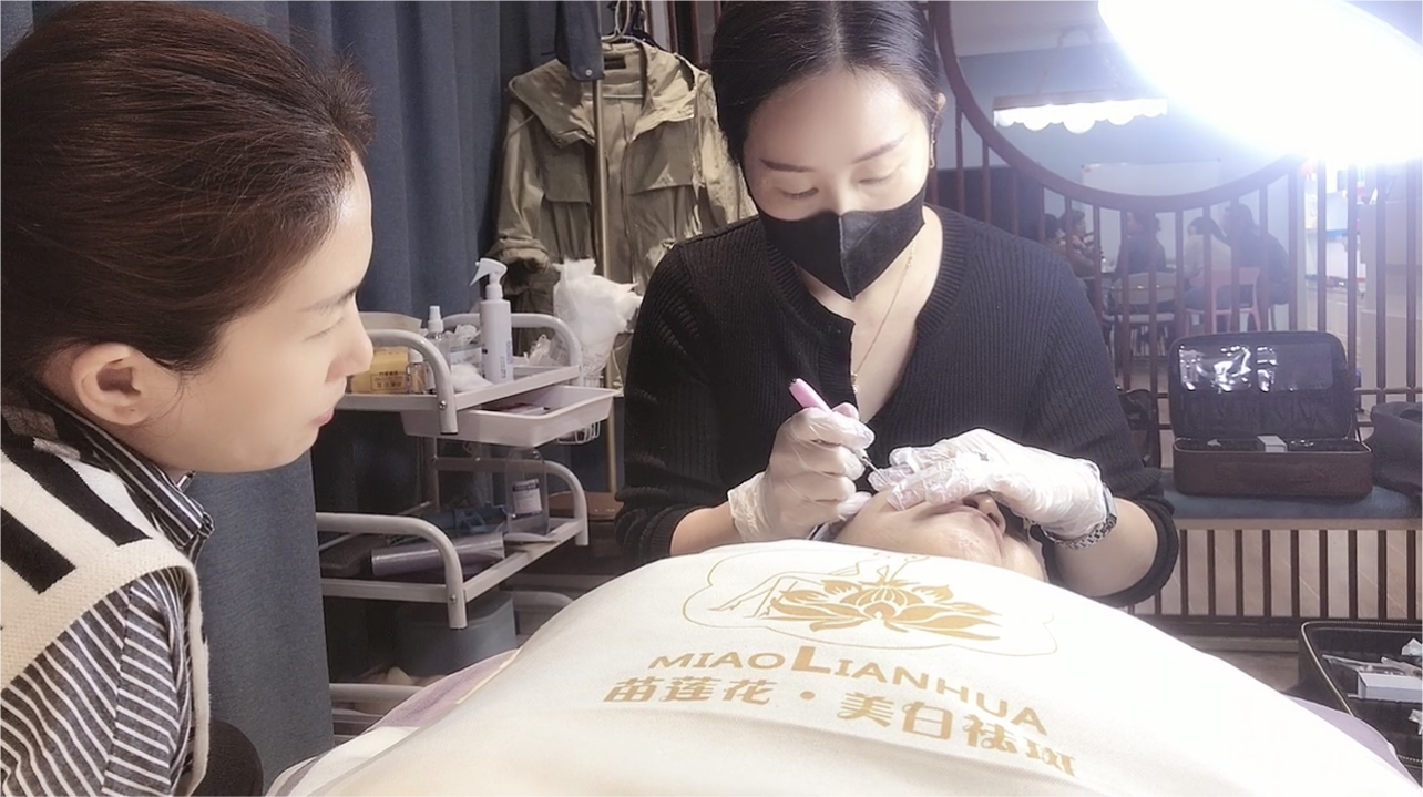 苗莲花专访蒋春莲 | 活出新高度，抛开偏见后的华丽转变！