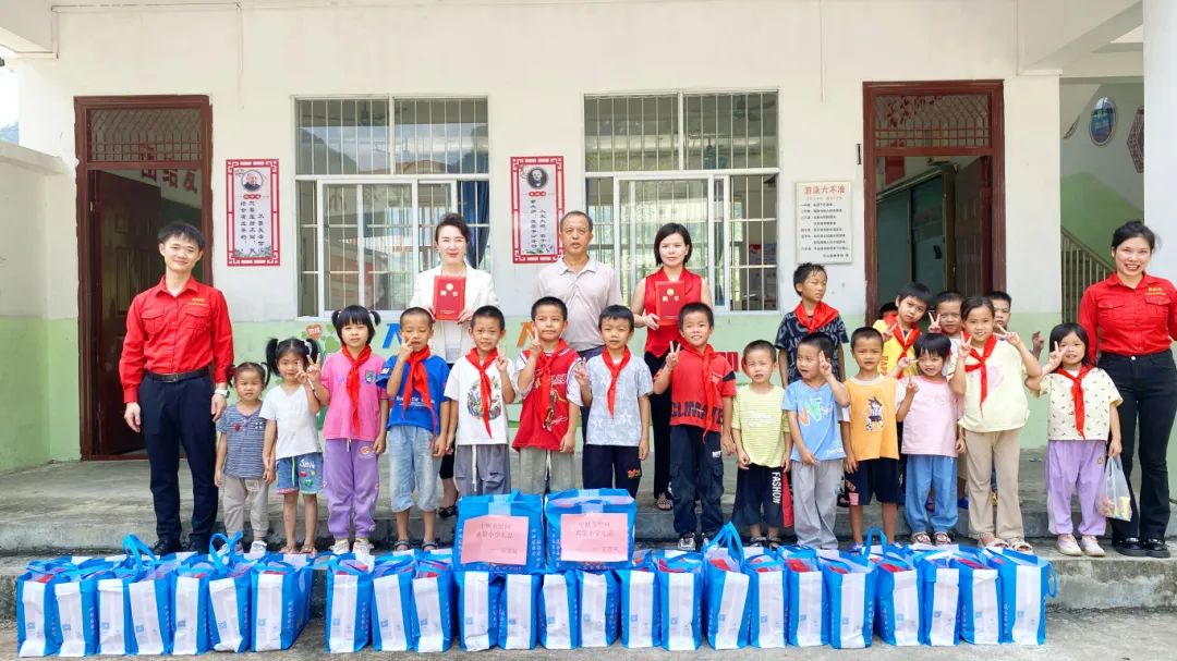 浓情中秋，爱心助学 | 马山龙桂苗莲花希望小学中秋节慰问活动