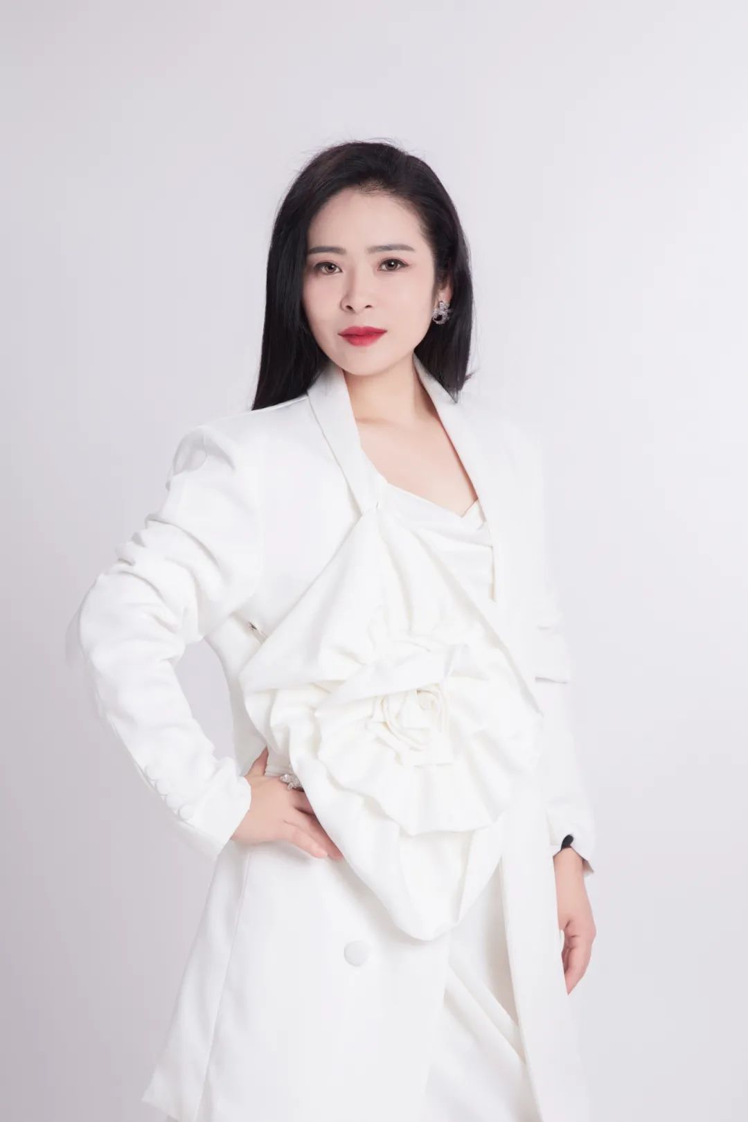 苗莲花专访 | 陈银霞：初心如磐，行于热爱，释放女性张力让人生更精彩！