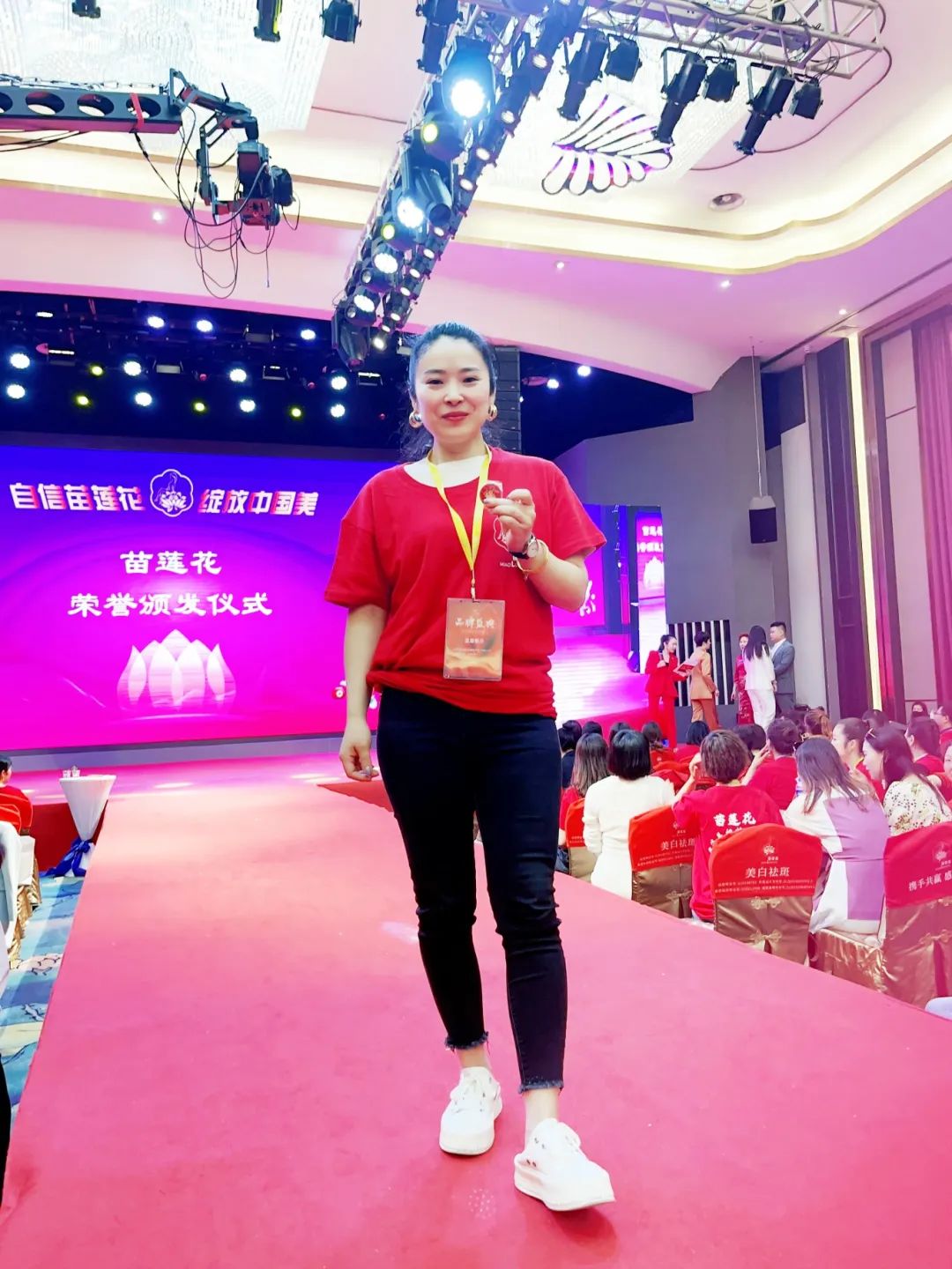 苗莲花专访 | 陈银霞：初心如磐，行于热爱，释放女性张力让人生更精彩！