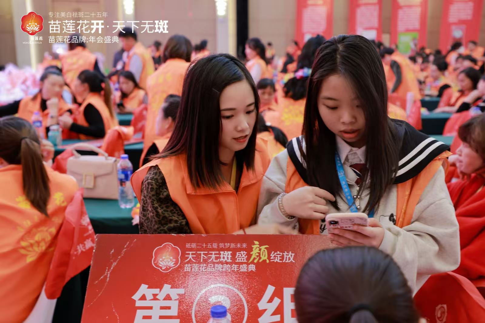 苗莲花专访 | 肖伟英：让美丽触手可及，让他人收获自信光芒