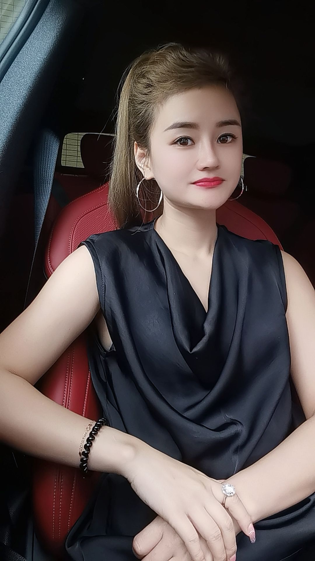 苗莲花专访 | 周彦妃：因为淋过雨，所以想为别人撑起伞
