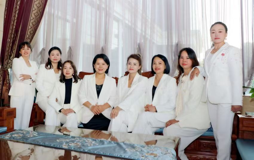 苗莲花专访 | 周彦妃：因为淋过雨，所以想为别人撑起伞