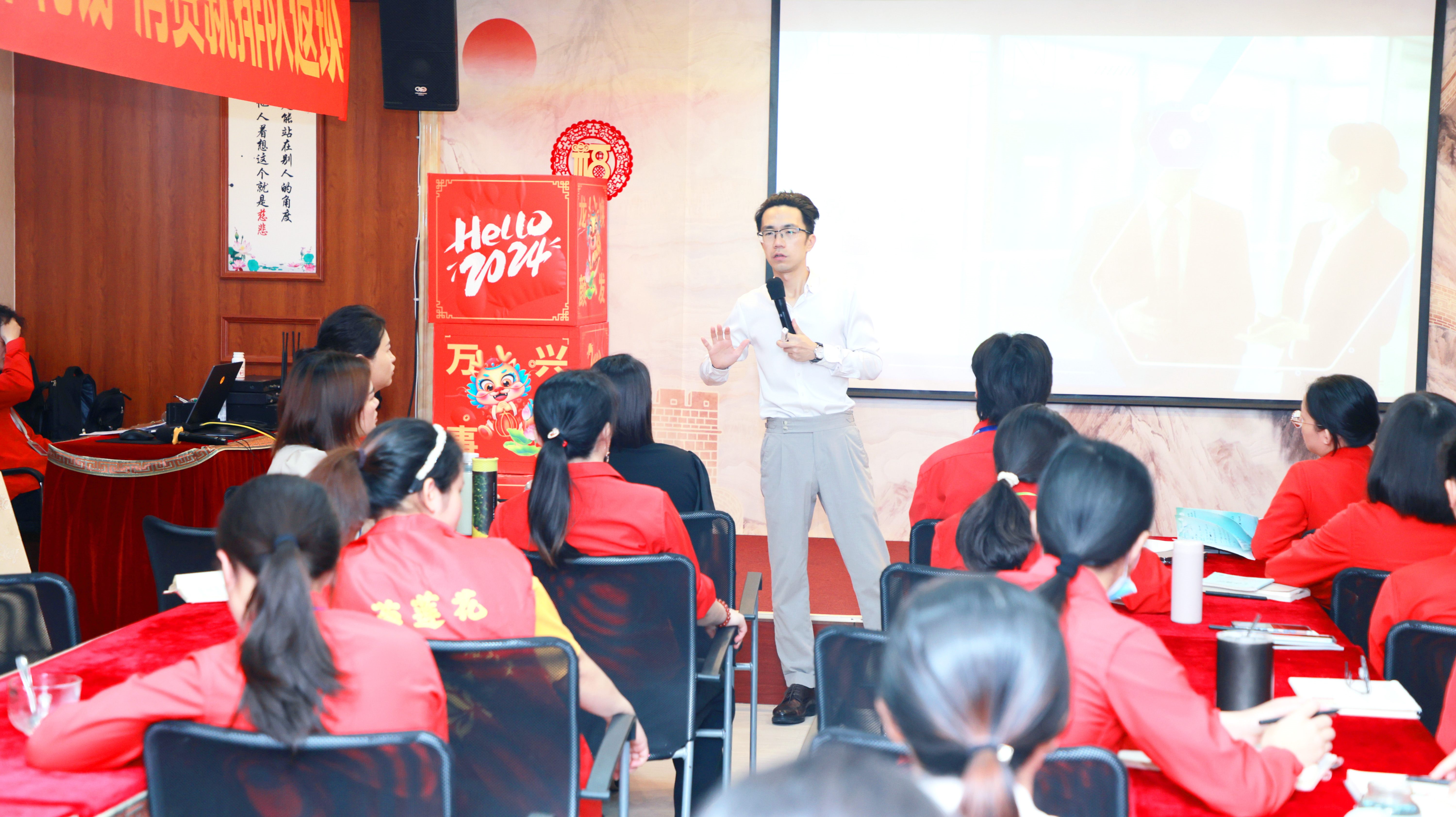 激情五月，聚力同行 | 苗莲花品牌5月员工大会火热召开！