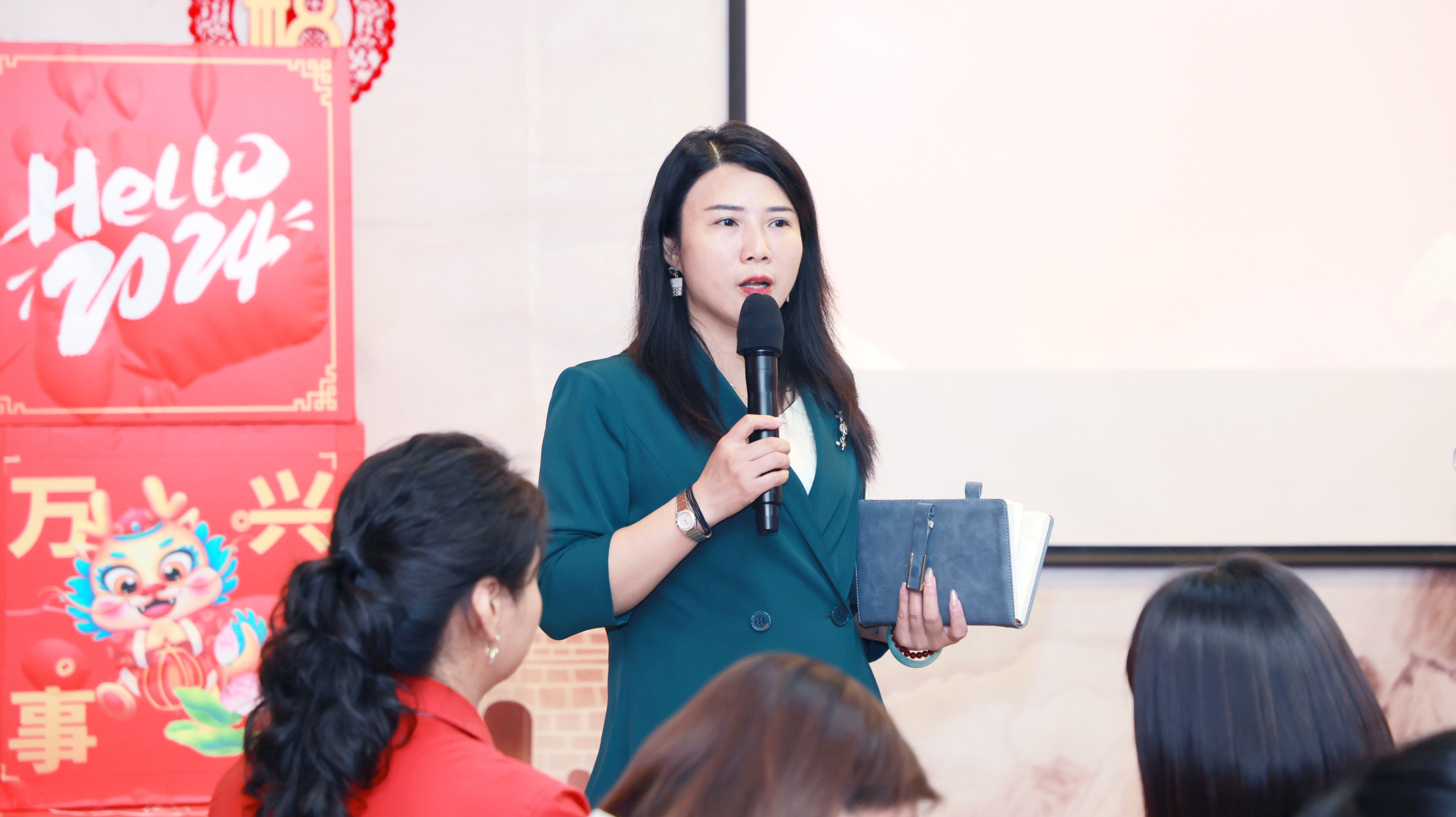 激情五月，聚力同行 | 苗莲花品牌5月员工大会火热召开！