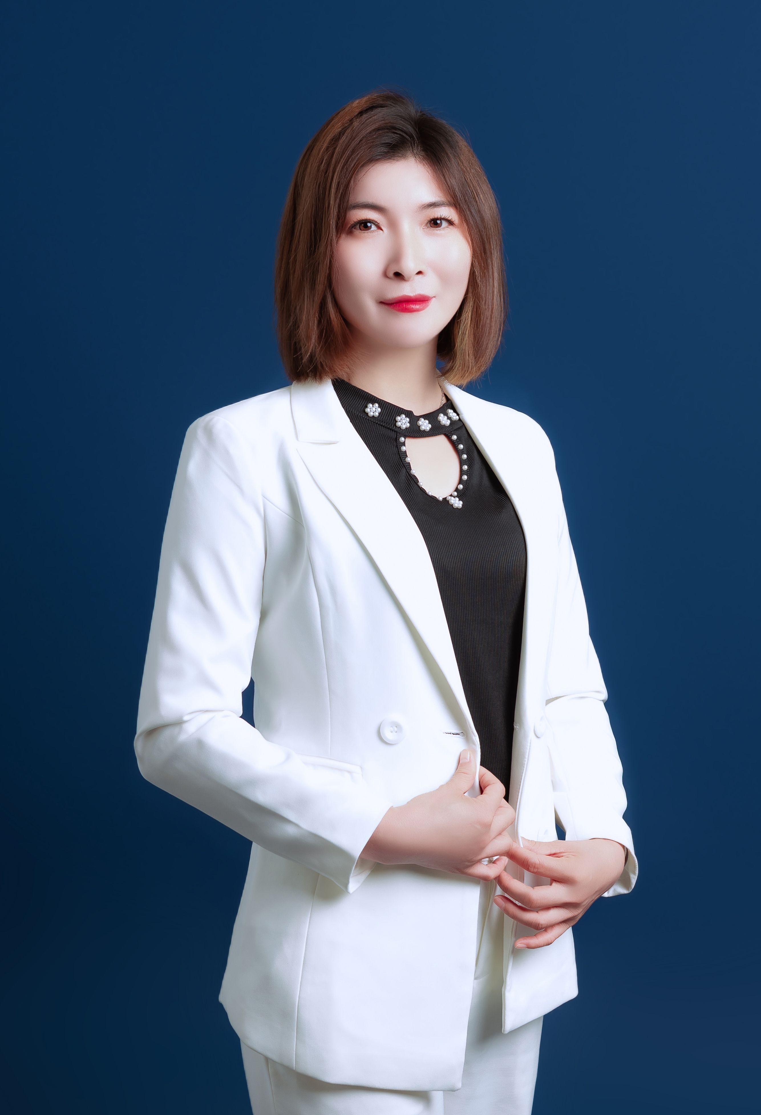 苗莲花专访 | 莫妍：找到人生价值坐标，门店营收月入十几万！