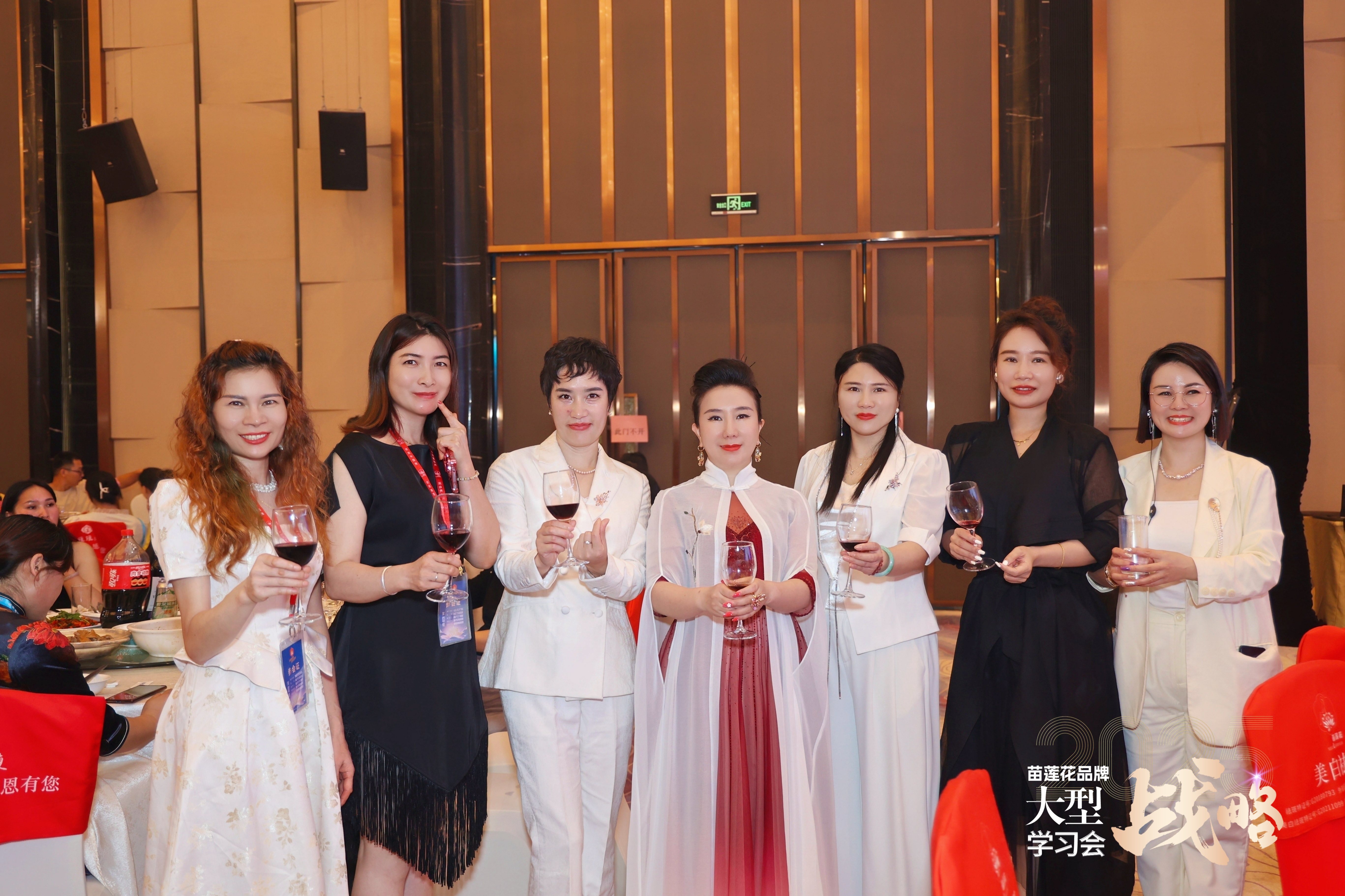 苗莲花专访 | 莫妍：找到人生价值坐标，门店营收月入十几万！