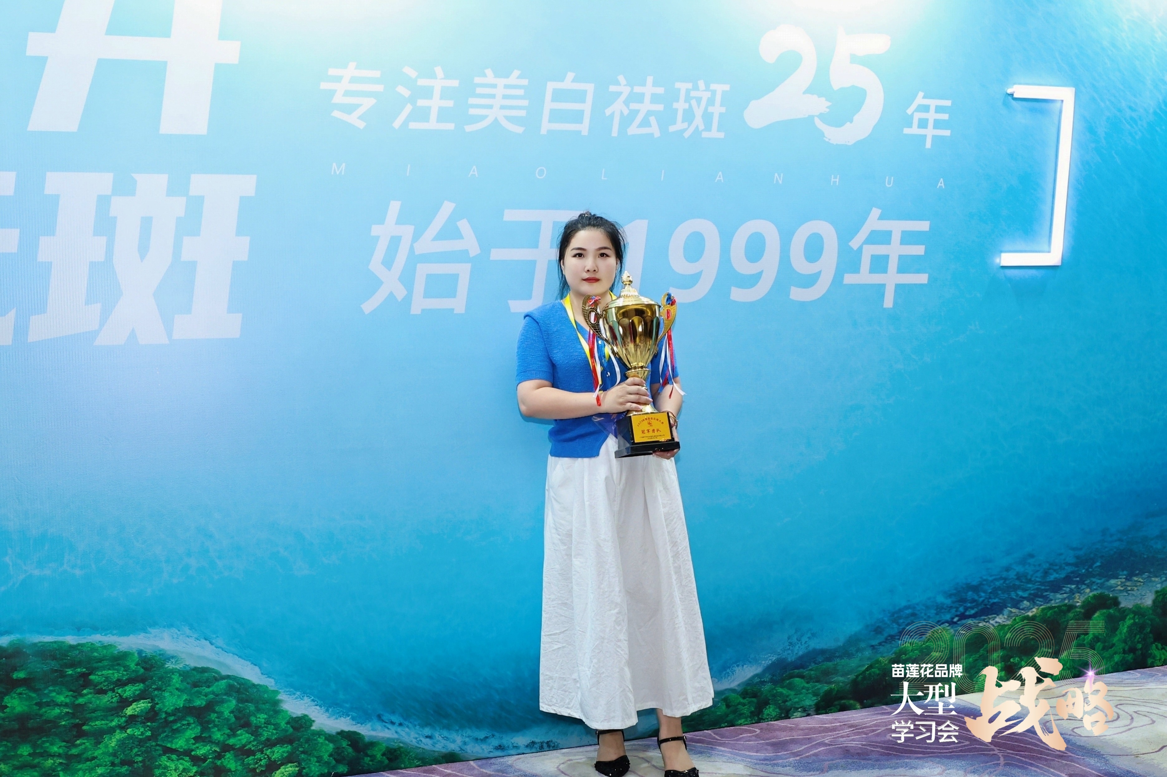 苗莲花专访 | 彭显丽：负债百万怎么活？从至暗到重生，她改写了人生剧本