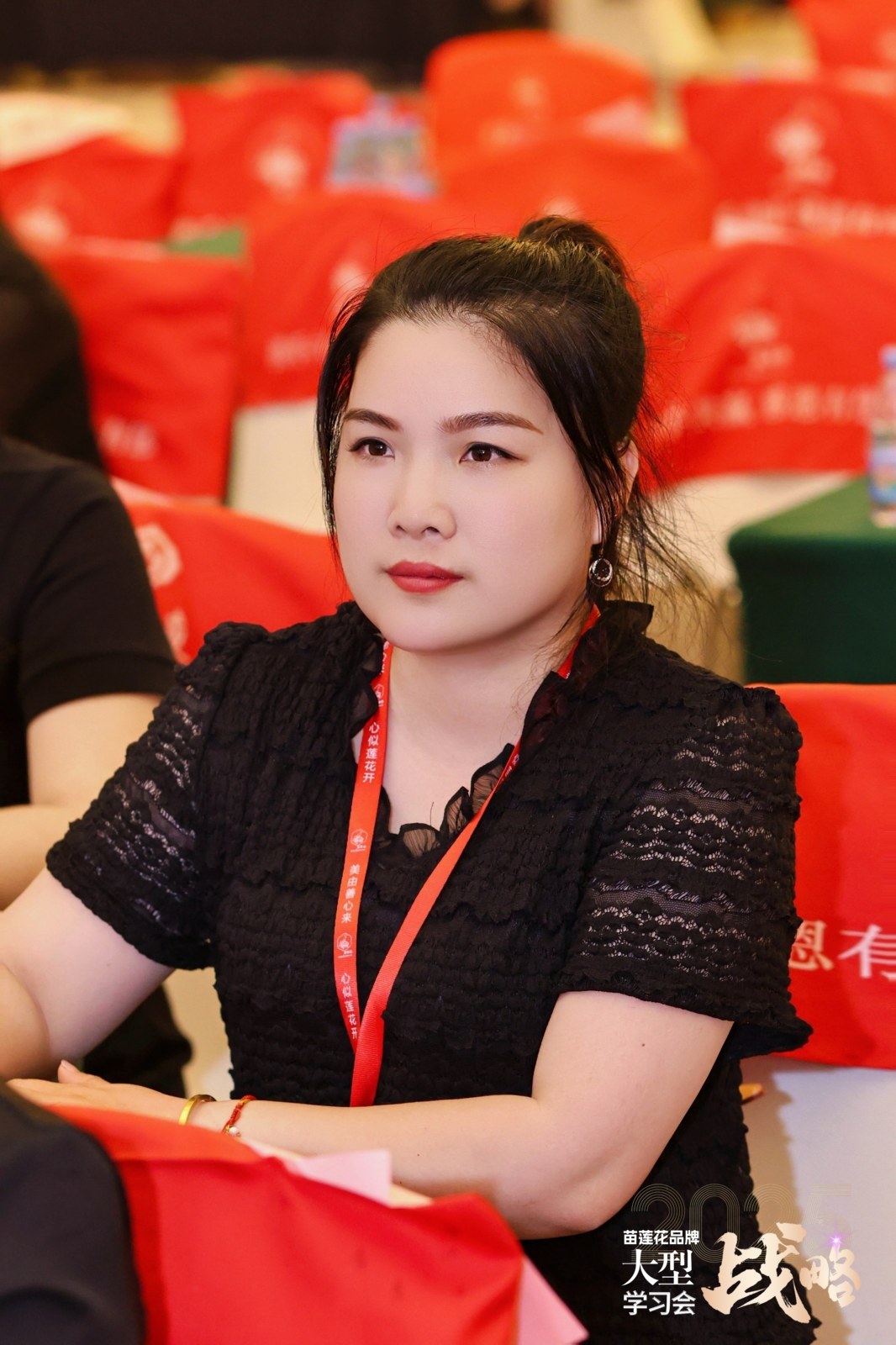苗莲花专访 | 彭显丽：负债百万怎么活？从至暗到重生，她改写了人生剧本