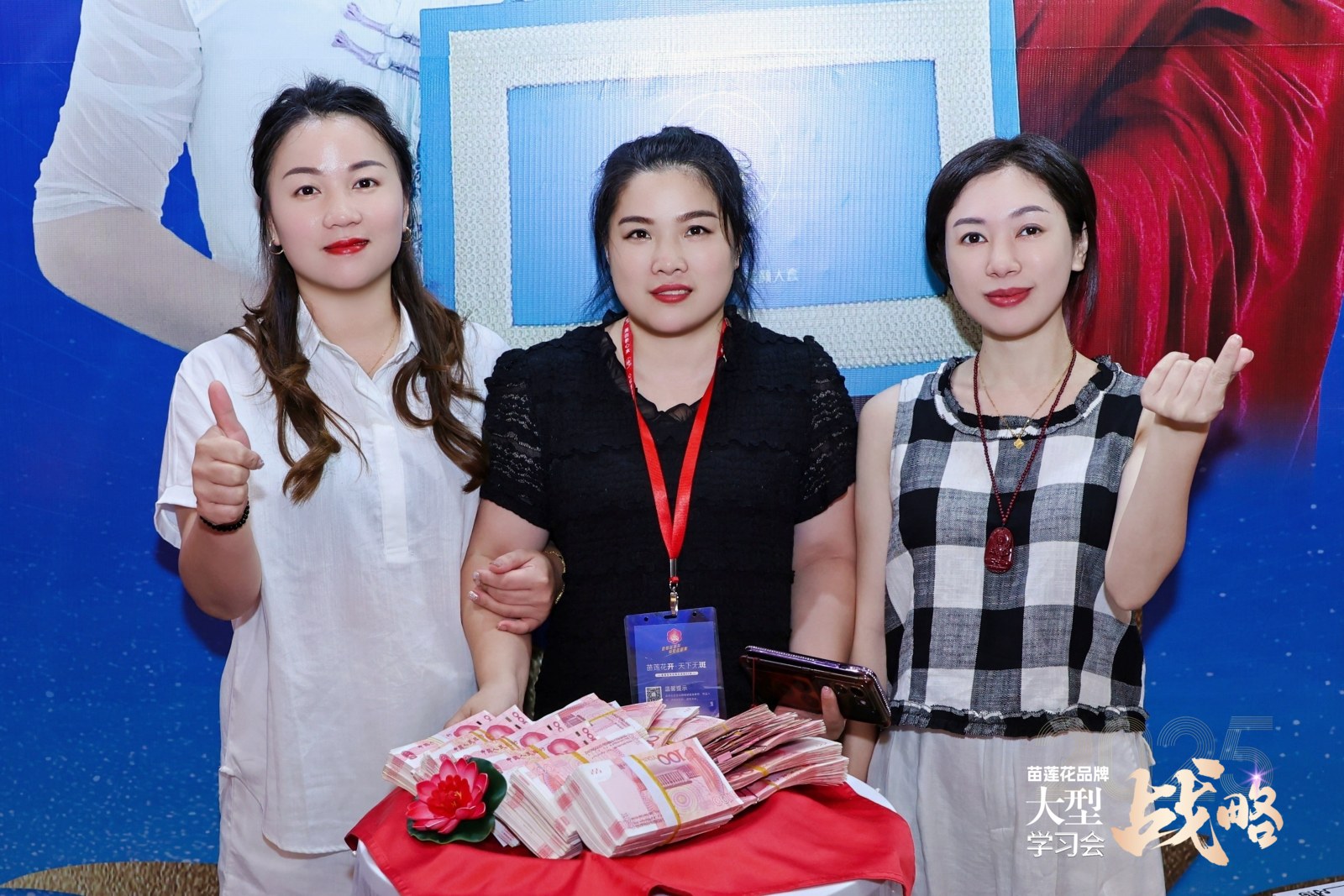 苗莲花专访 | 彭显丽：负债百万怎么活？从至暗到重生，她改写了人生剧本