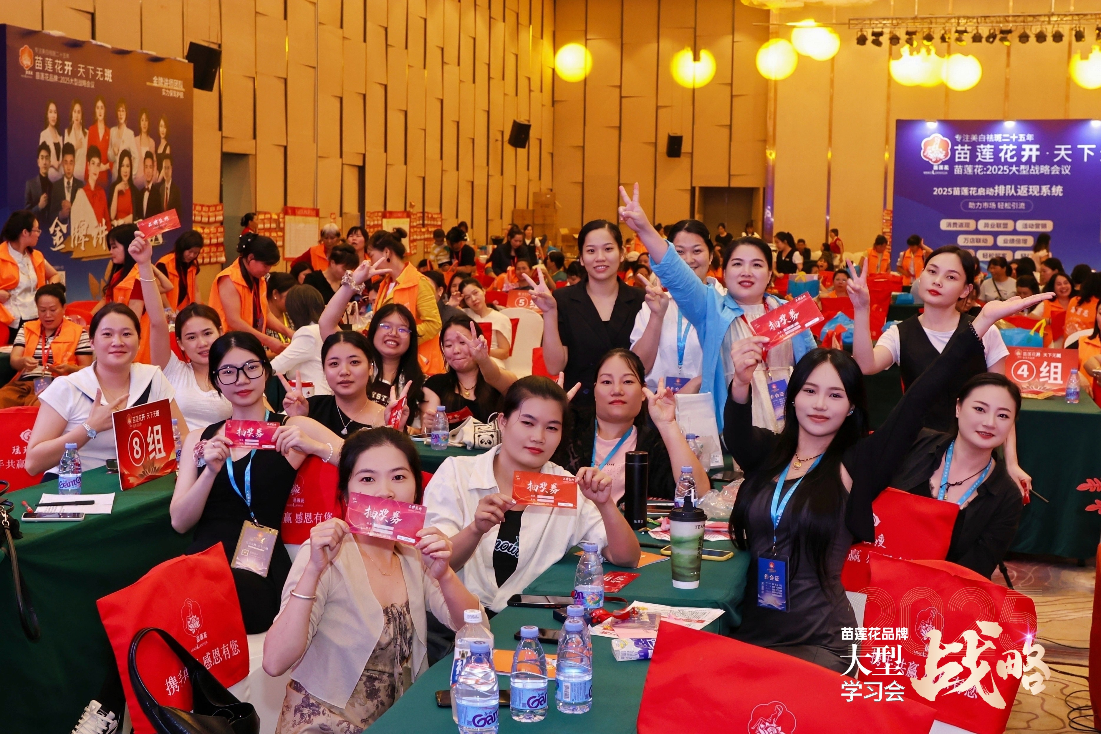 苗莲花专访 | 彭显丽：负债百万怎么活？从至暗到重生，她改写了人生剧本