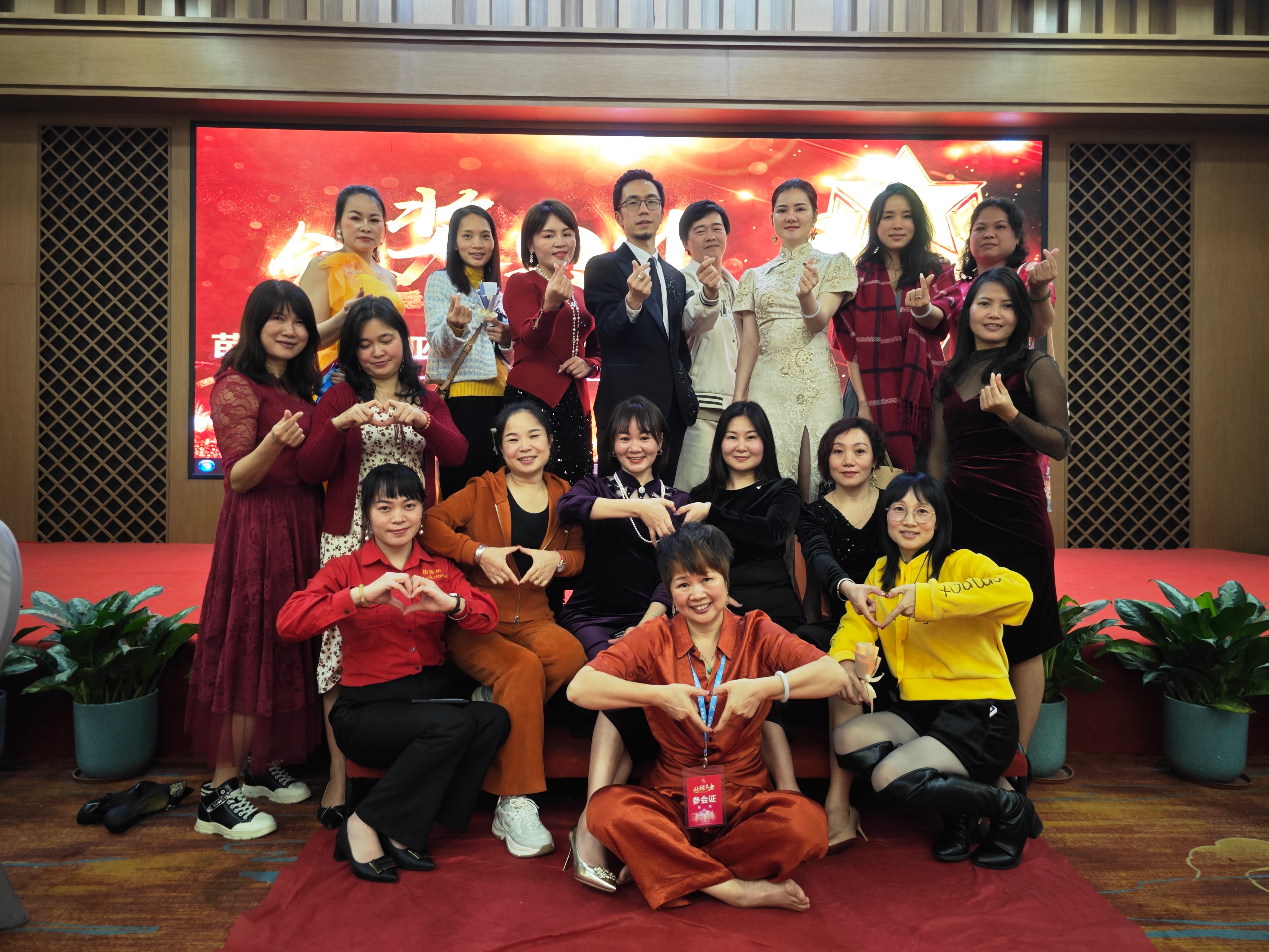 苗莲花专访 | 谢辰宁：从矿山女孩到美业翘楚，她用“不服输”走出滚烫人生