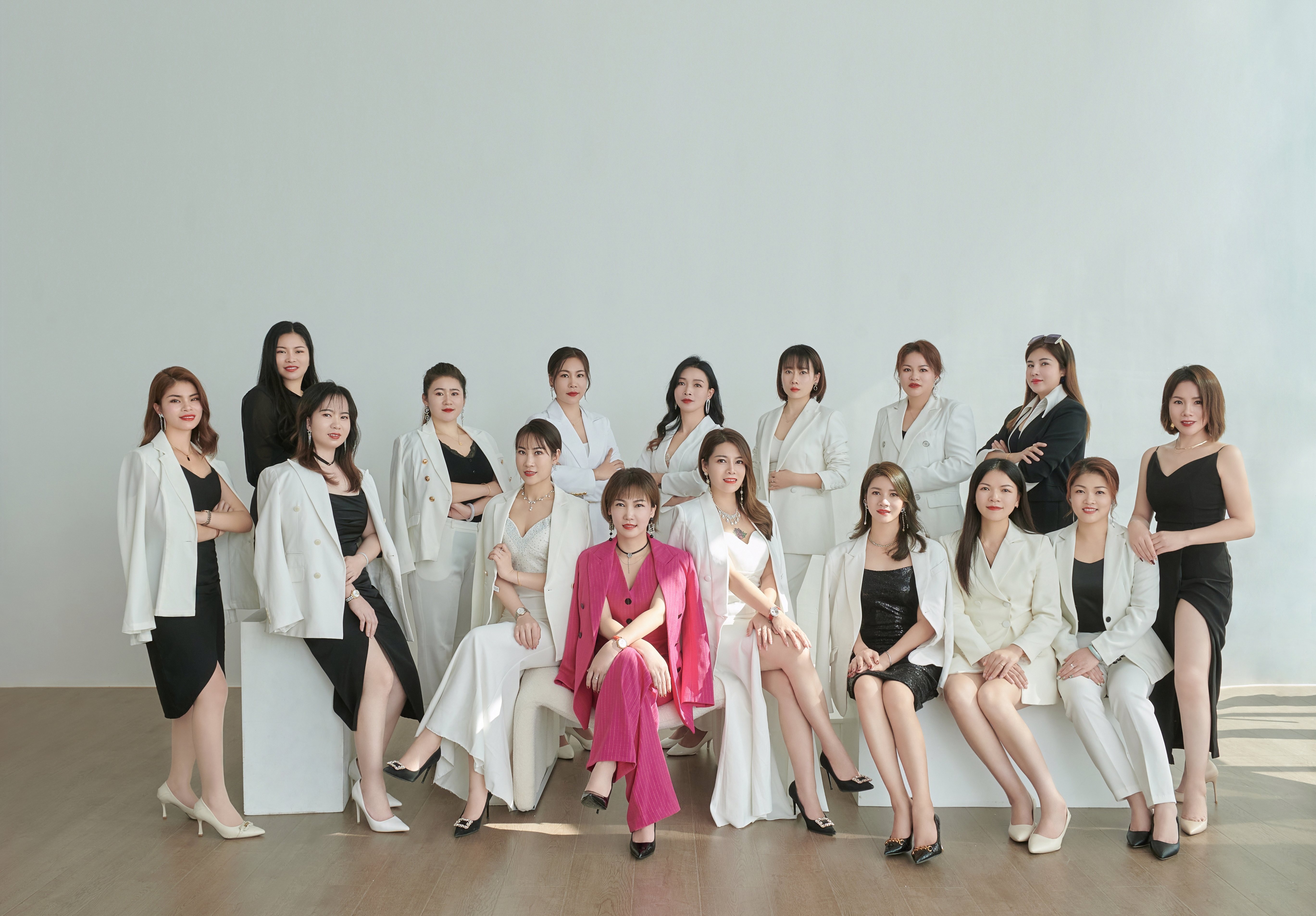 苗莲花专访 | 高晚妹:10 年雕琢自我,挣得车房与底气,活成坚持与蜕变的生动注脚 苗莲花专访 | 高晚妹:10 年雕琢自我,挣得车房与底气,活成坚持与蜕变的生动注脚